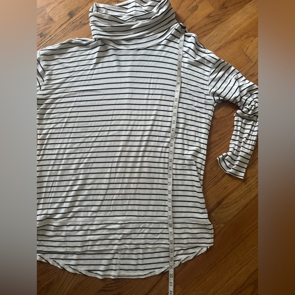 Liz Claiborne Black and White Striped Long Sleeve Top. Cowl Turtleneck sz L - Picture 11 of 13